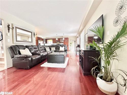 59 Highlands Crescent, Collingwood, ON - Indoor Photo Showing Living Room