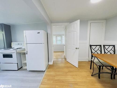 939/941 Duke Street, Cambridge, ON - Indoor Photo Showing Kitchen