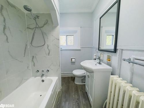 939/941 Duke Street, Cambridge, ON - Indoor Photo Showing Bathroom