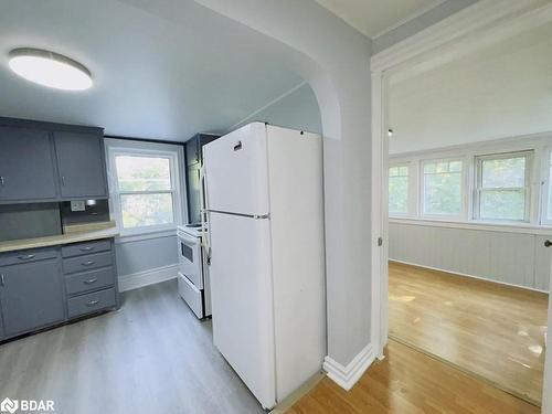 939/941 Duke Street, Cambridge, ON - Indoor Photo Showing Kitchen