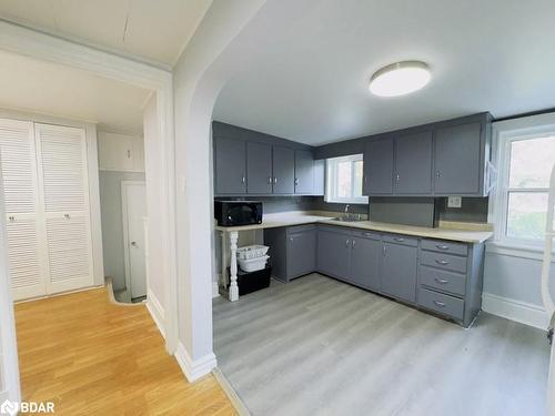 939/941 Duke Street, Cambridge, ON - Indoor Photo Showing Kitchen