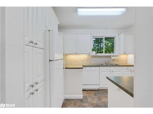 23 Alexander Avenue, Barrie, ON - Indoor Photo Showing Kitchen