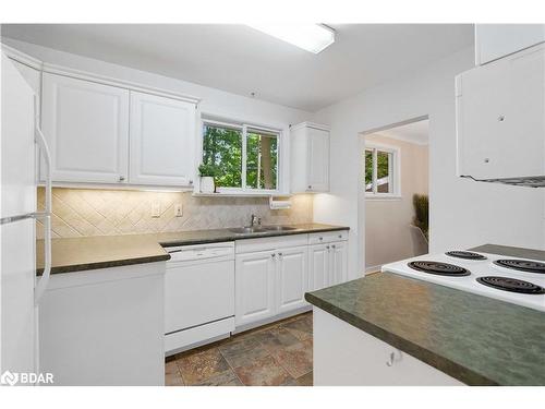 23 Alexander Avenue, Barrie, ON - Indoor Photo Showing Kitchen