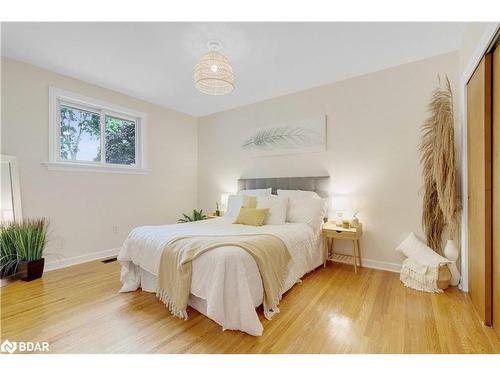 23 Alexander Avenue, Barrie, ON - Indoor Photo Showing Bedroom