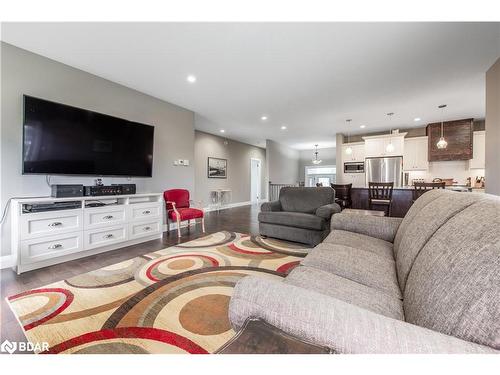 470 Grand Trunk Street Street S, Palmerston, ON - Indoor Photo Showing Living Room