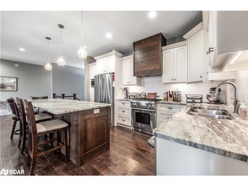 470 Grand Trunk Street Street S, Palmerston, ON - Indoor Photo Showing Kitchen With Double Sink With Upgraded Kitchen