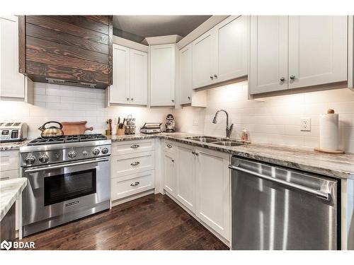 470 Grand Trunk Street Street S, Palmerston, ON - Indoor Photo Showing Kitchen With Double Sink With Upgraded Kitchen