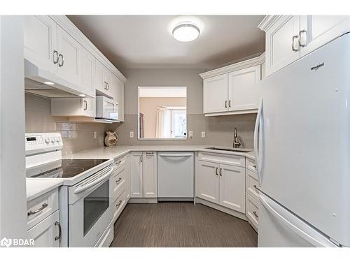 402-40 Museum Drive, Orillia, ON - Indoor Photo Showing Kitchen