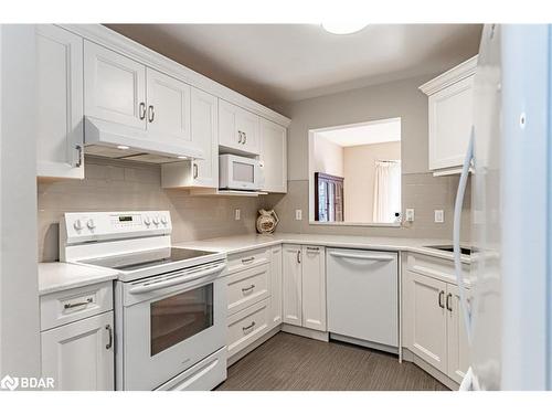 402-40 Museum Drive, Orillia, ON - Indoor Photo Showing Kitchen