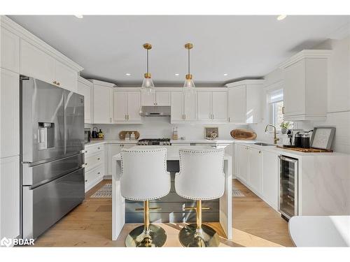 15 Meadowview Drive, Bradford, ON - Indoor Photo Showing Kitchen