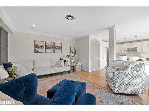 15 Meadowview Drive, Bradford, ON - Indoor Photo Showing Living Room