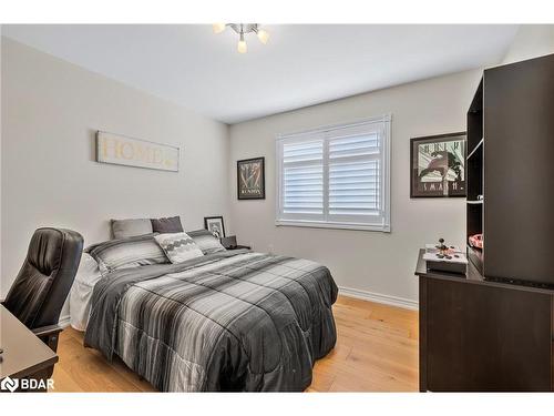 15 Meadowview Drive, Bradford, ON - Indoor Photo Showing Bedroom