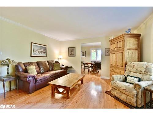 2226 Richard Street, Innisfil, ON - Indoor Photo Showing Living Room