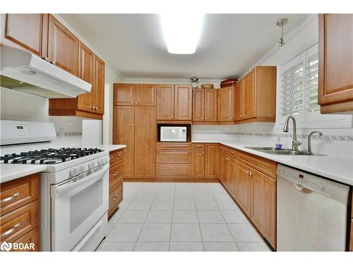 2226 Richard Street, Innisfil, ON - Indoor Photo Showing Kitchen With Double Sink