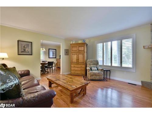 2226 Richard Street, Innisfil, ON - Indoor Photo Showing Living Room