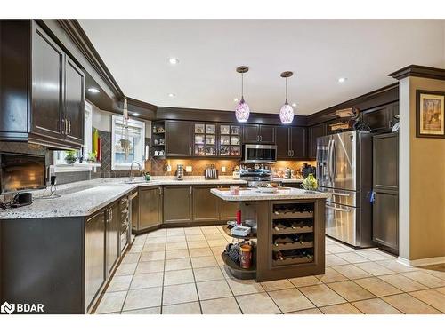 7 Archer Avenue, Bradford, ON - Indoor Photo Showing Kitchen With Upgraded Kitchen