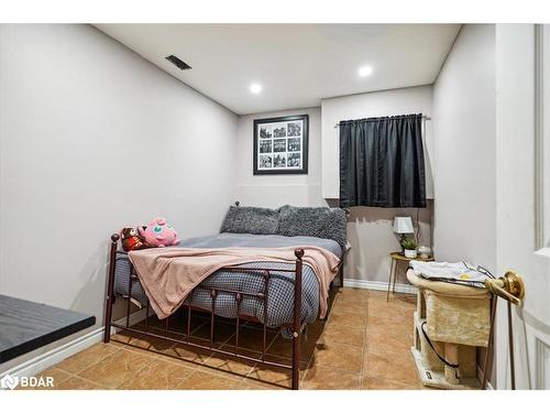 7 Archer Avenue, Bradford, ON - Indoor Photo Showing Bedroom