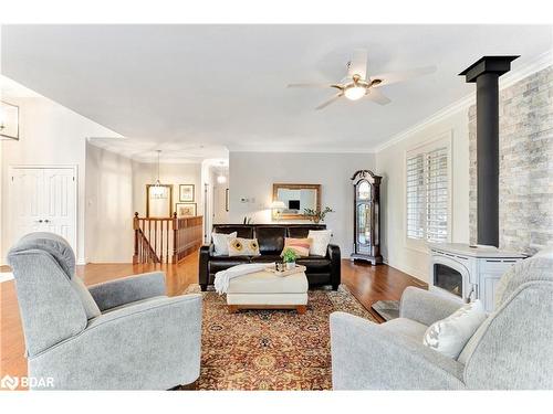 1097 Hurlwood Lane, Orillia, ON - Indoor Photo Showing Living Room