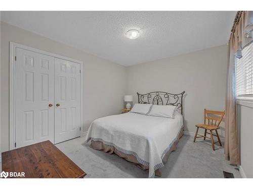 356 Livingstone Street, Barrie, ON - Indoor Photo Showing Bedroom