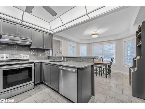 356 Livingstone Street W, Barrie, ON - Indoor Photo Showing Kitchen