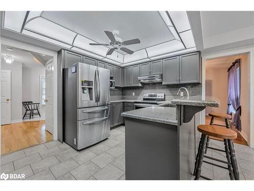 356 Livingstone Street W, Barrie, ON - Indoor Photo Showing Kitchen With Upgraded Kitchen