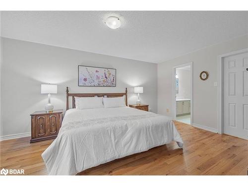 356 Livingstone Street W, Barrie, ON - Indoor Photo Showing Bedroom