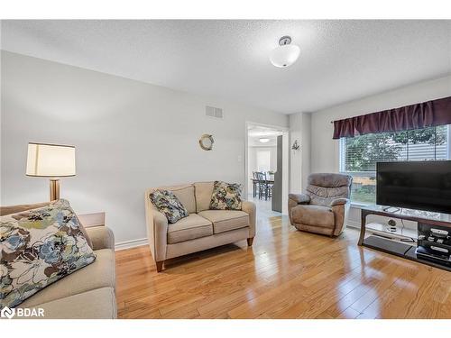 356 Livingstone Street, Barrie, ON - Indoor Photo Showing Living Room