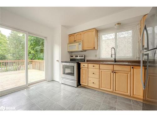 55 Garden Drive, Barrie, ON - Indoor Photo Showing Kitchen