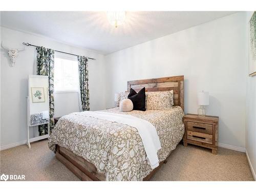 66 Clute Crescent, Barrie, ON - Indoor Photo Showing Bedroom