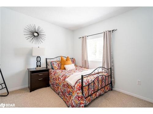 66 Clute Crescent, Barrie, ON - Indoor Photo Showing Bedroom