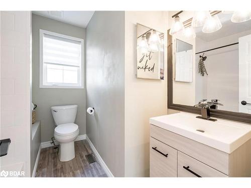 66 Clute Crescent, Barrie, ON - Indoor Photo Showing Bathroom