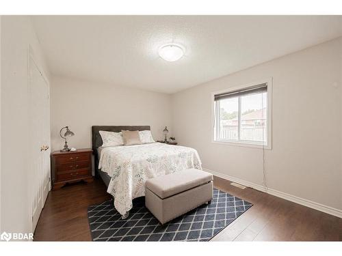 143 Monique Crescent, Barrie, ON - Indoor Photo Showing Bedroom