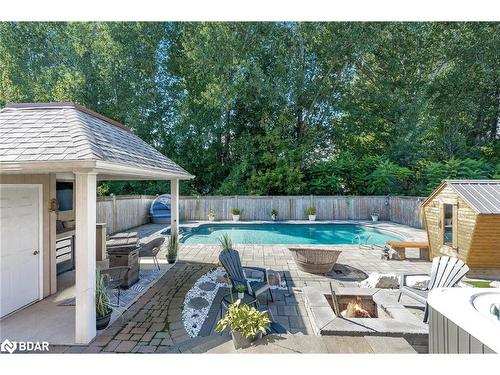 136 Griffin Street, Midland, ON - Outdoor With In Ground Pool With Backyard