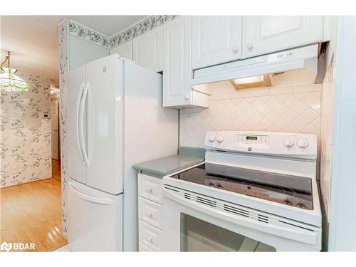 92 Linden Lane, Innisfil, ON - Indoor Photo Showing Kitchen