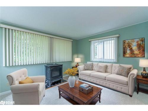 92 Linden Lane, Innisfil, ON - Indoor Photo Showing Living Room