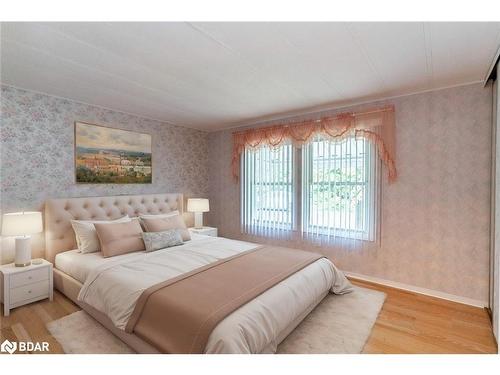 92 Linden Lane, Innisfil, ON - Indoor Photo Showing Bedroom