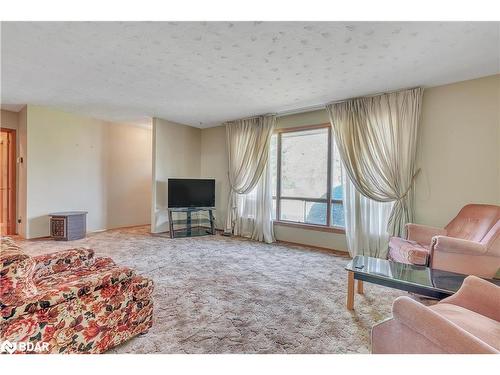 33 Hancey Crescent, Alliston, ON - Indoor Photo Showing Living Room