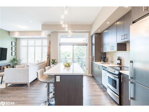 419-457 Plains Road E, Burlington, ON - Indoor Photo Showing Kitchen With Upgraded Kitchen