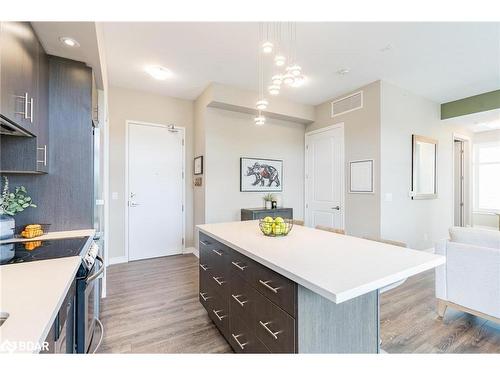 419-457 Plains Road E, Burlington, ON - Indoor Photo Showing Kitchen