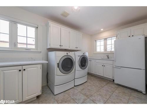 927 Barry Avenue, Innisfil, ON - Indoor Photo Showing Laundry Room