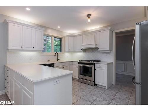 927 Barry Avenue, Innisfil, ON - Indoor Photo Showing Kitchen