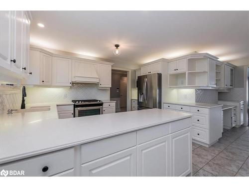 927 Barry Avenue, Innisfil, ON - Indoor Photo Showing Kitchen