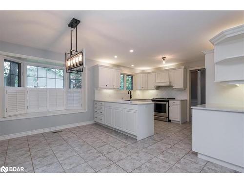 927 Barry Avenue, Innisfil, ON - Indoor Photo Showing Kitchen