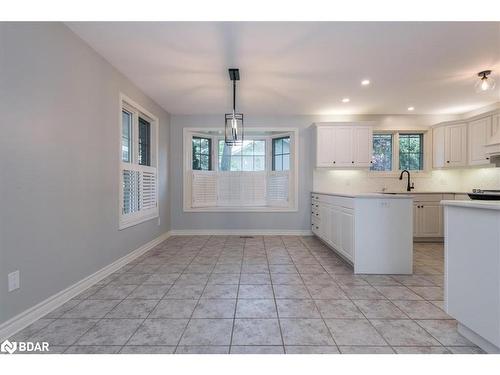 927 Barry Avenue, Innisfil, ON - Indoor Photo Showing Kitchen