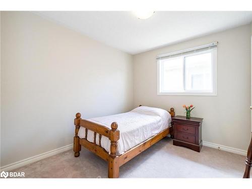 67 Kenwell Crescent, Barrie, ON - Indoor Photo Showing Bedroom