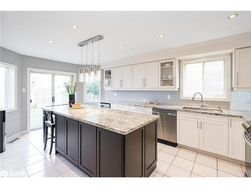 67 Kenwell Crescent, Barrie, ON - Indoor Photo Showing Kitchen With Upgraded Kitchen