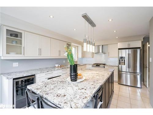 67 Kenwell Crescent, Barrie, ON - Indoor Photo Showing Kitchen With Upgraded Kitchen