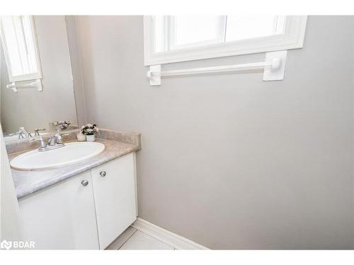 67 Kenwell Crescent, Barrie, ON - Indoor Photo Showing Bathroom