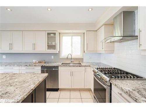 67 Kenwell Crescent, Barrie, ON - Indoor Photo Showing Kitchen With Upgraded Kitchen