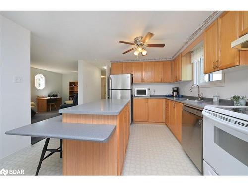 238 Walsh Crescent, Orangeville, ON - Indoor Photo Showing Kitchen